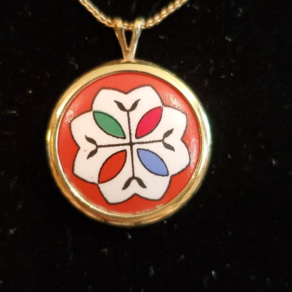 20" Avon ceramic medallion necklace